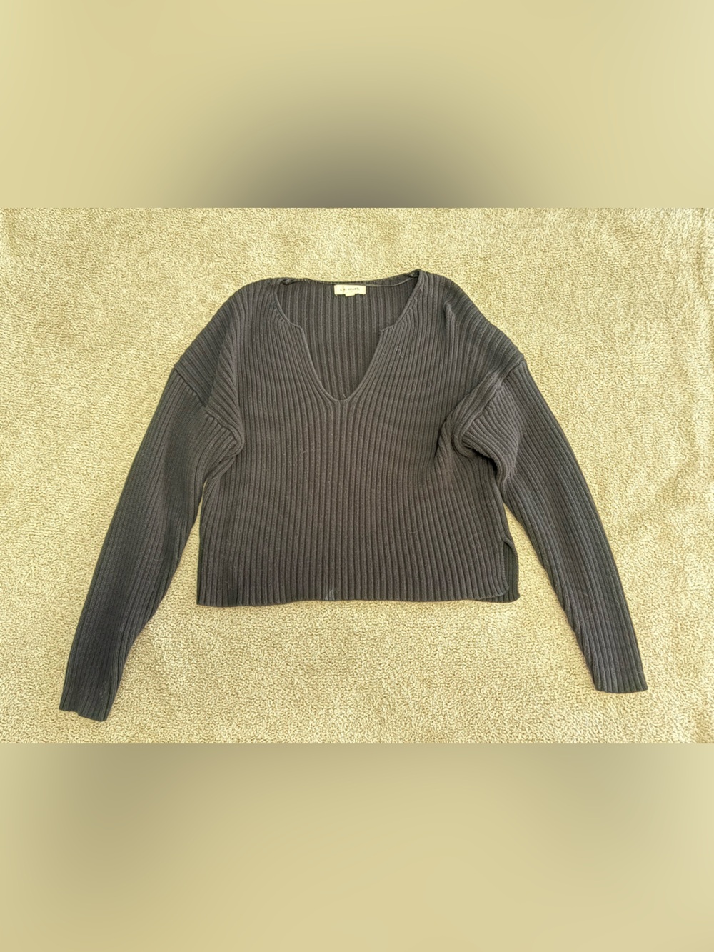 La Hearts V-Neck Ribbed Sweater - Charcoal Gray